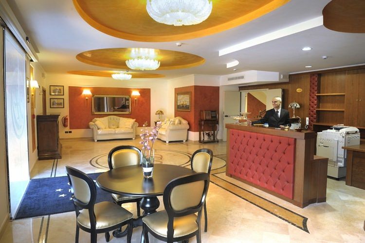Fashion Hotel Valmontone Exterior photo